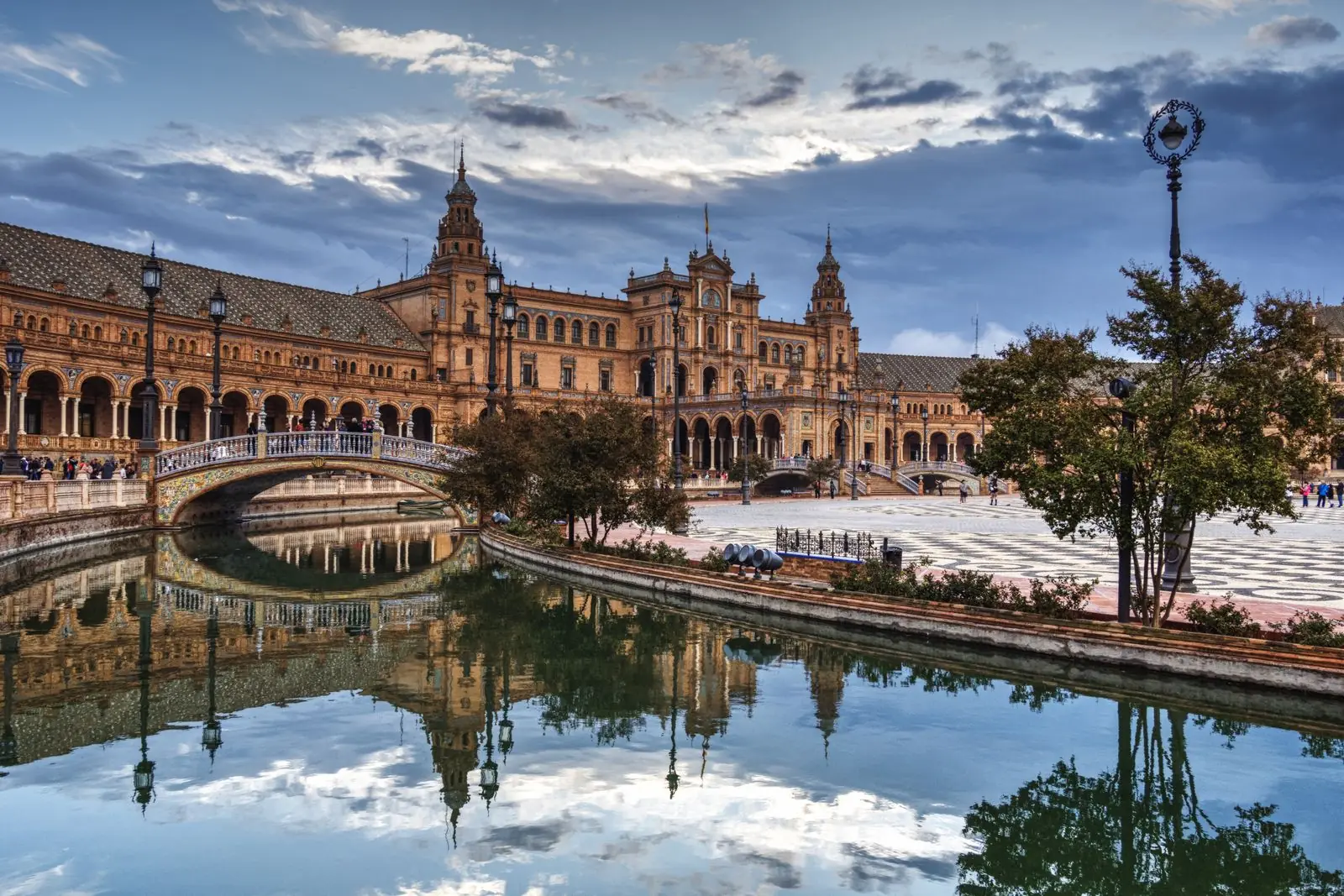 Plaza de España in Sevilla met de brug over het water