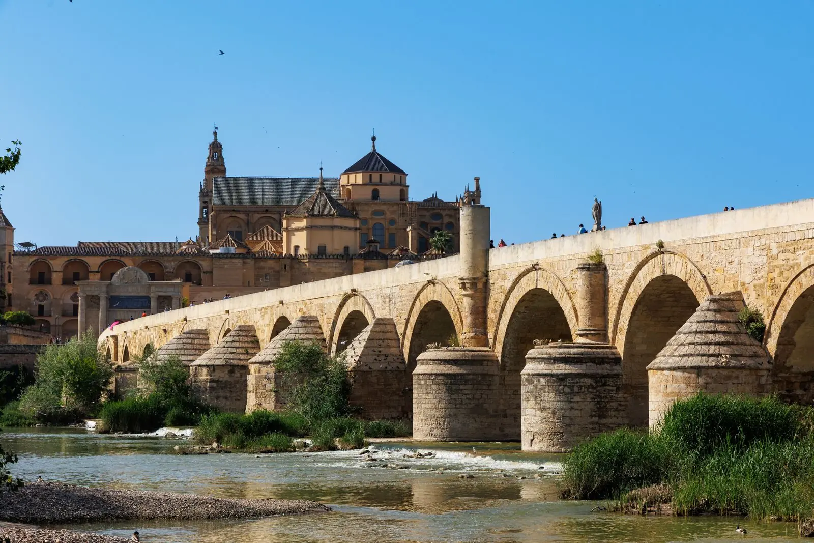 Romeinse brug over de Guadalquivir met de Mezquita van Córdoba
