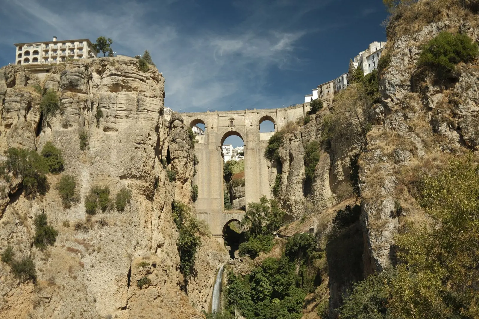 Puente Nuevo over de diepe kloof El Tajo in Ronda